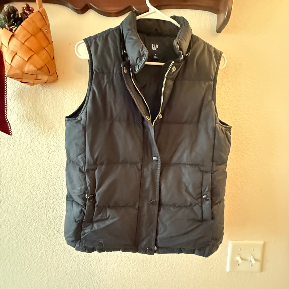 GAP Black Quilted Puffer Vest